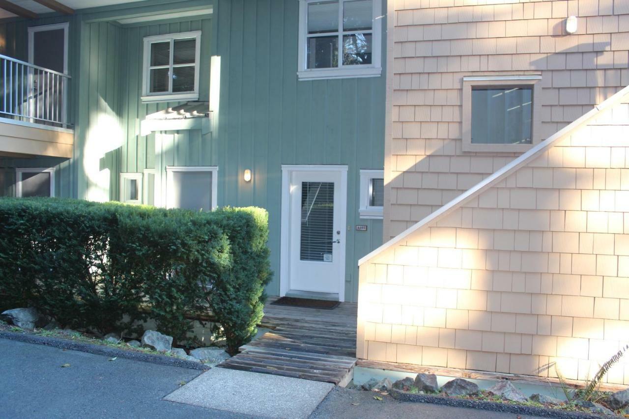 Siennas Harbour House Tofino Exterior foto